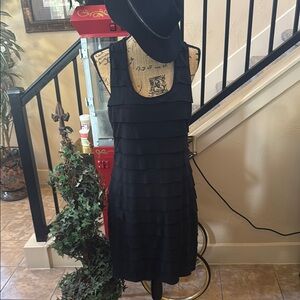 Chic Black Sleeveless Scoop Neck Midi Sundress